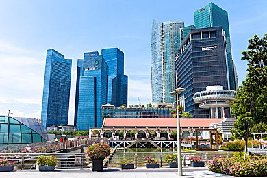 国产成人手机电影:霓虹夜幕下的速度抉择,引擎低语中的都市迷情-5