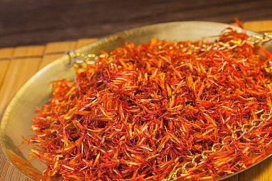 女生和男生差差：《极速幻影》驾驶风格大揭秘，稳健与激进的赛道对决-4