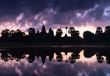 黄色软件3.0.3免费下载：极速幻影，赛道新章，驾驭真实风暴的终极驾驶艺术-3