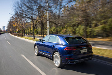 黄瓜视频app污：疾驰幻境，泥泞与光影的竞速诗篇-3