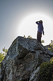黄色软件APP华为：极限改装，代号H，虚拟世界的竞速艺术与策略博弈-3
