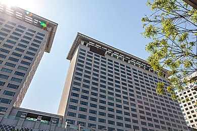 打扑克不盖被子图片大全：《扑克狂飙》今日上线，公开手牌竞速对决引爆策略狂潮-3