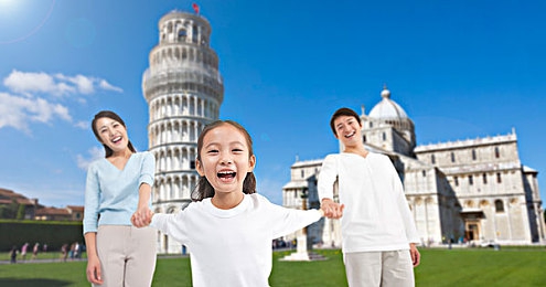 女生玩男生坤坤：女性赛车手打破刻板印象，极限竞速展现实力与风采-4