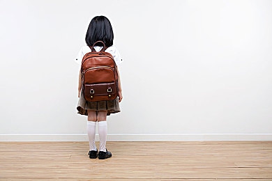 男生的小困困入女生小困困：当赛车引擎轰鸣，遇见静谧谜题，双重视野交织的浪漫之旅