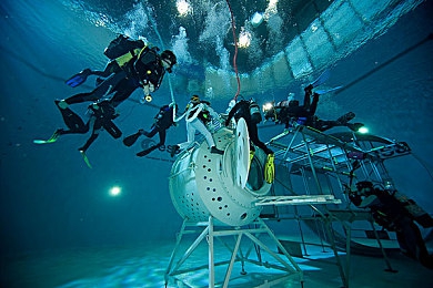 夜18禁：霓虹灯下的速度禁区，地平线夜幕竞速全攻略-3