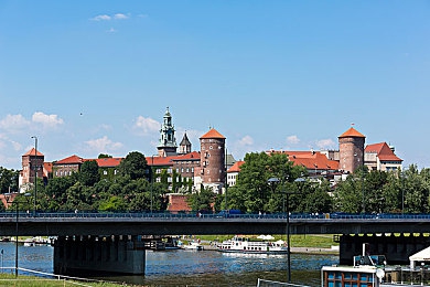 中国自由性别成熟女性包括哪些方面：风驰电掣的赛道，温柔而坚定的驾驭者-5