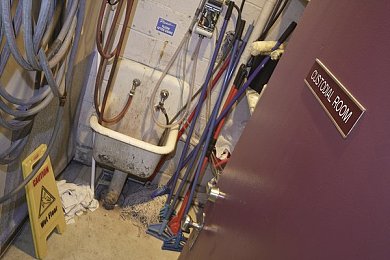 跨越种族娇小美人：三族科技融合，星尘精灵微型赛车制胜银河巡回赛-4