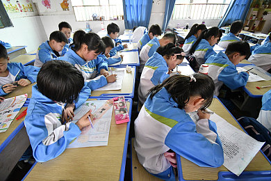 《潘甜甜三部曲》：竞速与叙事交织，女性车手的传奇生涯三部曲-3