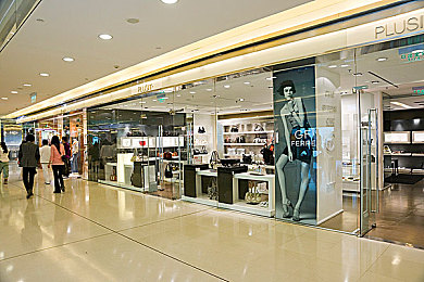 《房屋销售员》朱莉安妮：昼夜疾驰售楼王，双面人生竞速狂想曲-2