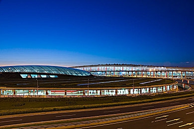 男人用肌肌桶女人：《街头力量：重装上阵》今日上线，硬核肌肉车竞速引爆街头狂飙热潮-3