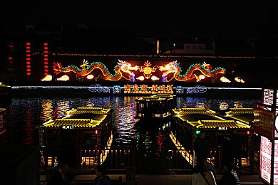 一级二级调色大片的经典实例一级调：视觉艺术革新，地平线5如何用色彩重塑赛车游戏体验-4