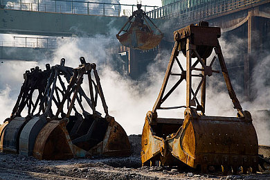 黄色软件3.0.3免费下载：极速幻影，赛道新章，驾驭真实风暴的终极驾驶艺术-5