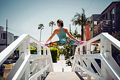 9.1免费版极速版高风险:极限狂飙街头争霸上线,硬核玩家体验生死时速的紧张对决-2
