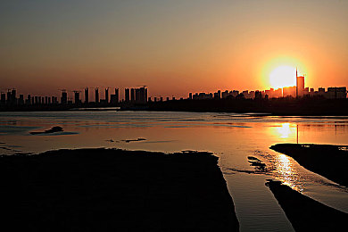 全新黄色软件下载免费:街头涂鸦赛车,用速度与色彩征服都市赛道-4