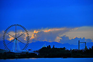 最新黄软3.0：《极速幻境：革新》正式上线，以拟真驾驶与动态环境重塑赛车游戏标杆-2