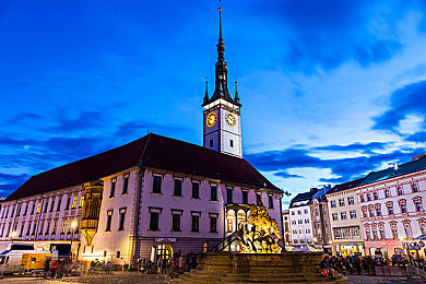 打扑克不盖被子叫声：极速牌局，策略卡牌驱动未来竞速新纪元-3