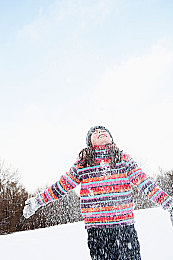 五月天婷婷丁香花：竞速新作极速花语上线，紫色花海赛道引爆驾驶艺术热潮-2
